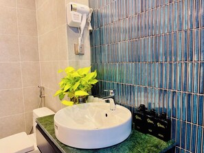 Superior-Zimmer | Badezimmer | Dusche, Haartrockner, Hausschuhe, Bidet