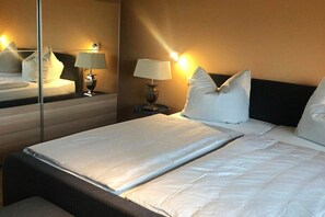 2 bedrooms, iron/ironing board, free WiFi, bed sheets