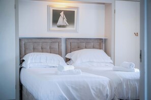 3 bedrooms, free WiFi, bed sheets - Channel View 3 Bedroom Rhossili Bay (Swansea)