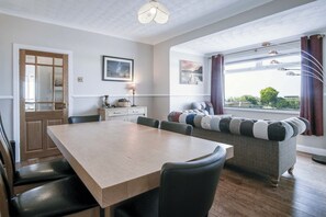 Televisión de pantalla plana de 32 pulgadas con canales por cable