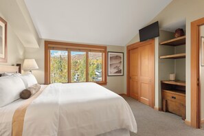 1 bedroom, iron/ironing board, travel cot, free WiFi