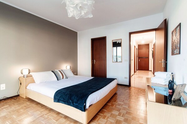 2 chambres, fer et planche à repasser, Wi-Fi gratuit, draps fournis