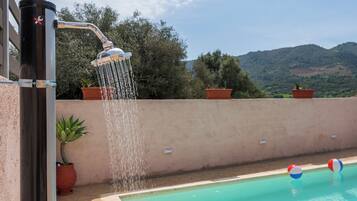 Sesongbasert utendørsbasseng