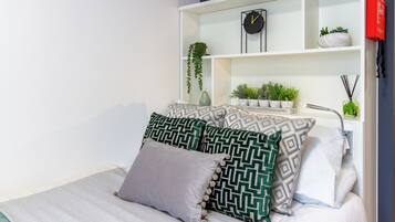 Studio, Non Smoking | Blackout curtains, free WiFi