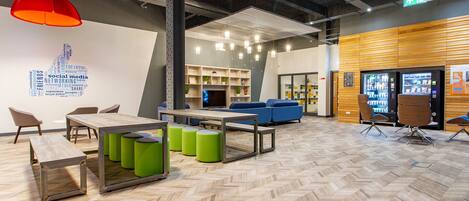 Coin salon dans le hall