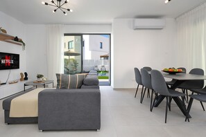 Dining - Villa MEROPE - 3Bed all En-suite with Private Pool (Paralimni)