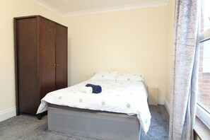 Standard Double or Twin Room | Free WiFi - Centrally located double room (Southampton)