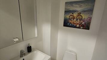 Classic Room (No shower available), 2nd Floor | Bathroom