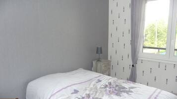 2 bedrooms, iron/ironing board