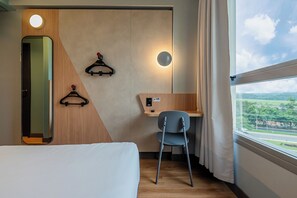 Hypo-allergenic bedding, blackout curtains, iron/ironing board - ibis budget Guarulhos Aeroporto (Guarulhos)