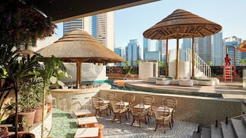 4 outdoor pools, open 8:00 AM to 7:00 PM, free cabanas, pool umbrellas