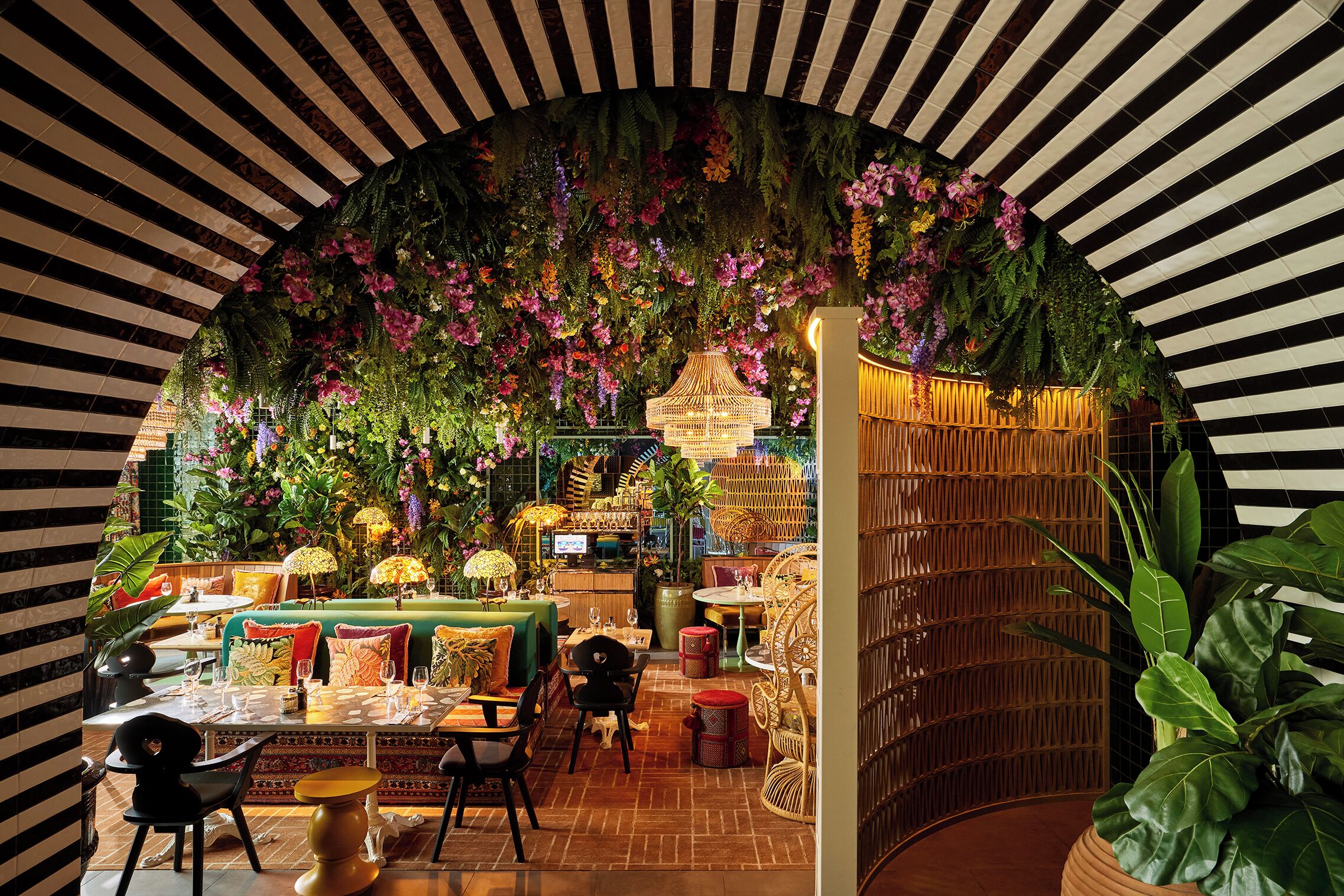 3 restaurants; breakfast, lunch, dinner, and brunch served