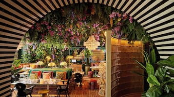 3 restaurantes: opção de café da manhã, almoço e jantar