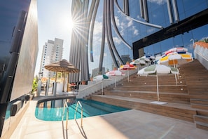 4 outdoor pools, open 8:00 AM to 7:00 PM, free cabanas, pool umbrellas - Mama Shelter Dubai (Dubai)