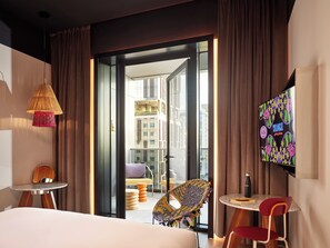 Medium Mama Double Terrace (Free shuttle service to Dubai Mall & Kite Beach) | Premium bedding, down comforters, minibar, in-room safe - Mama Shelter Dubai (Dubai)