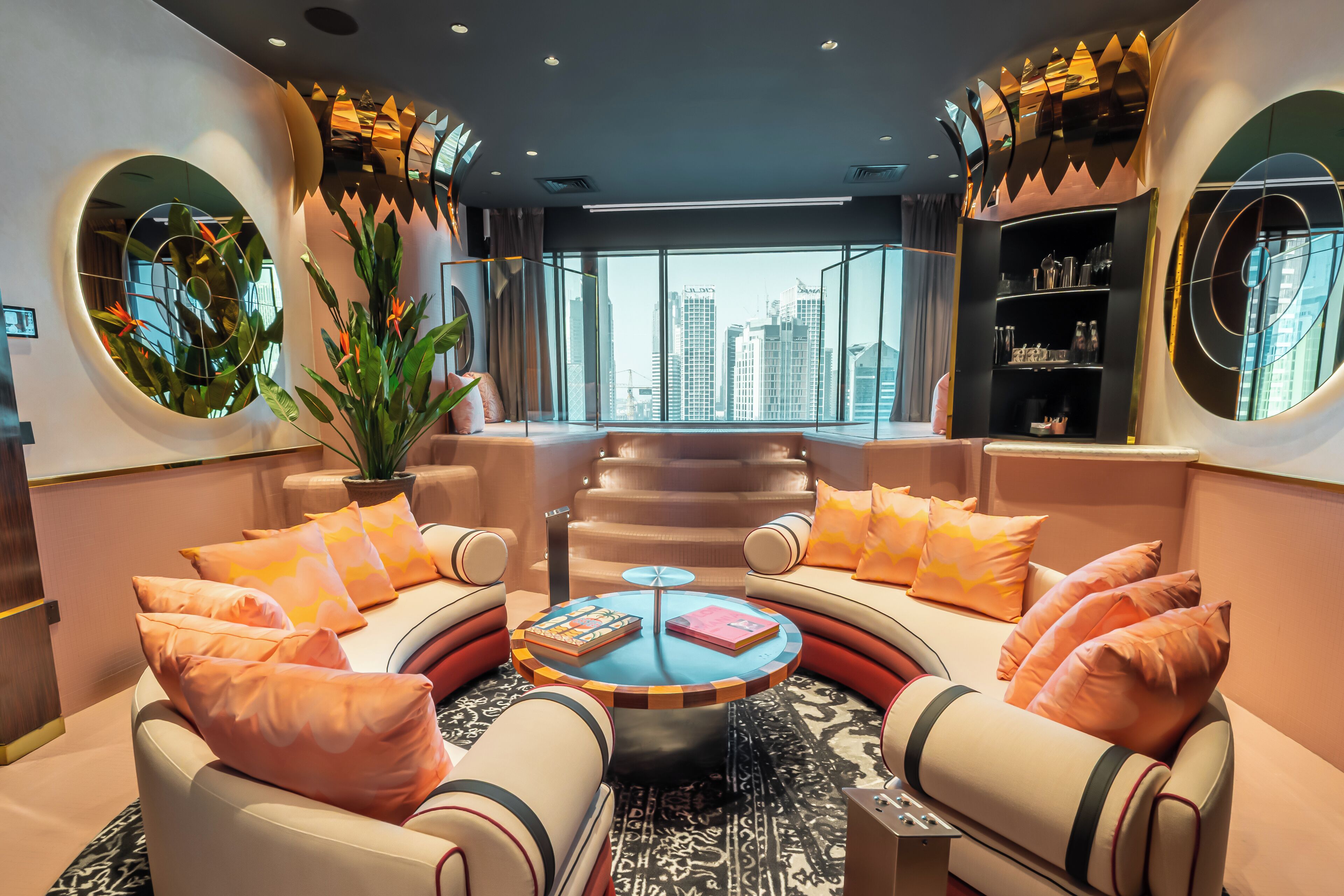 Suite (XXL Mama Crazy) | Living area | 25-inch Smart TV with satellite channels, pay movies