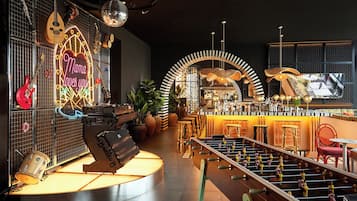 2 restaurants, breakfast served