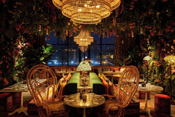 3 restaurants; breakfast, lunch, dinner, and brunch served