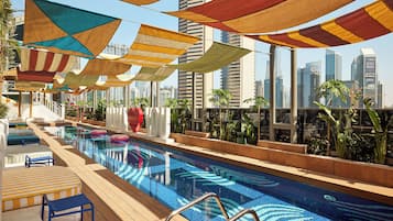 Piscina estreita