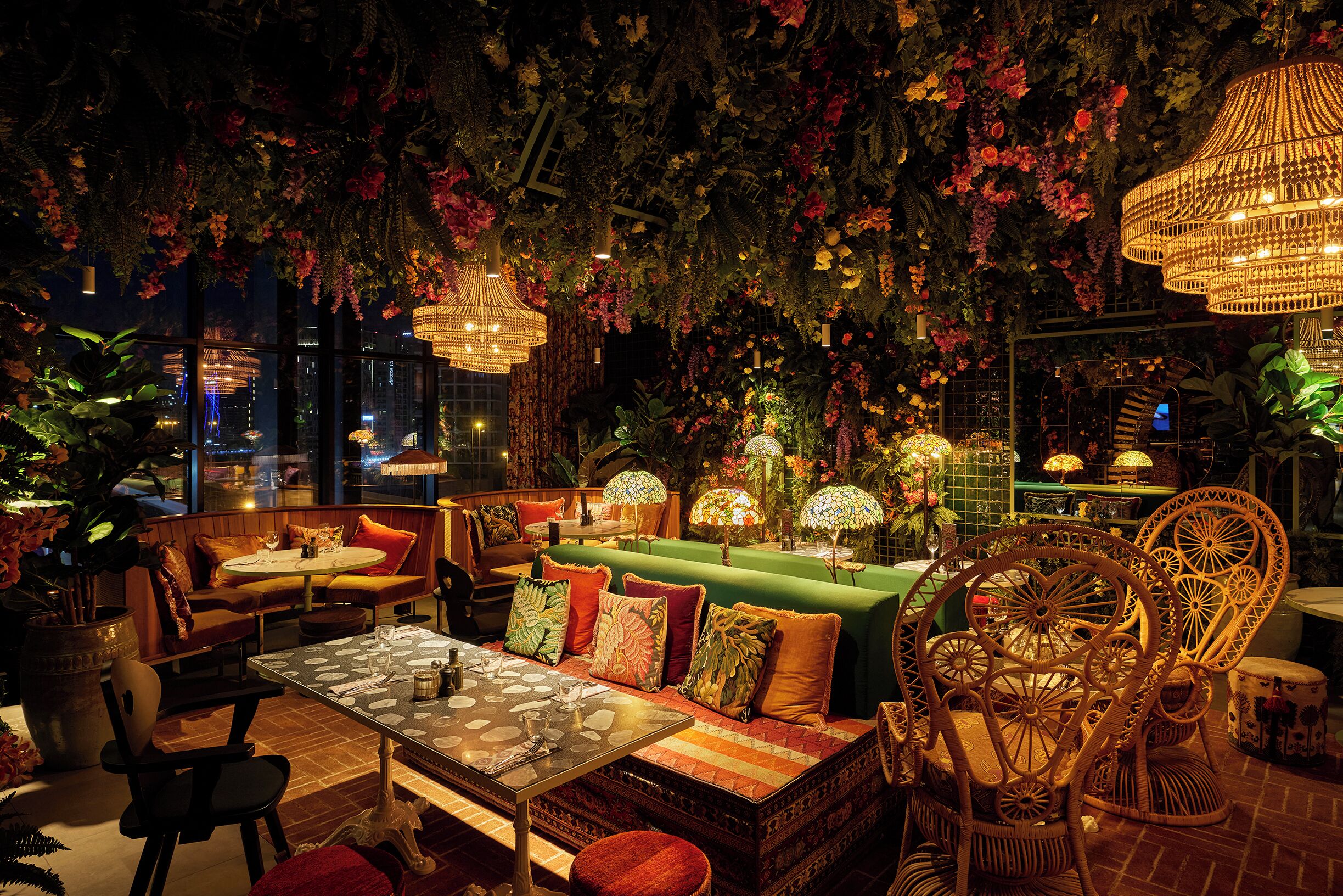 3 restaurants; breakfast, lunch, dinner, and brunch served