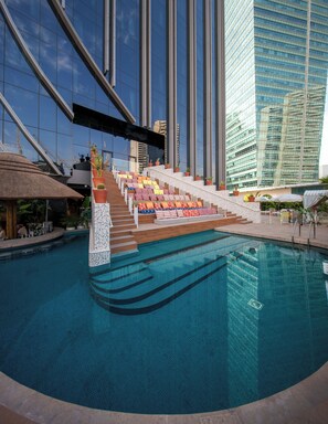 4 piscines extérieures, cabanons gratuits, parasols de plage