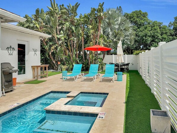 A heated pool - Towering Palms in Wilton Manors (Wilton Manors)