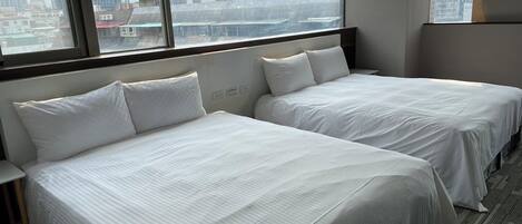 Comfort Quadruple Room | Desk, laptop workspace, free WiFi