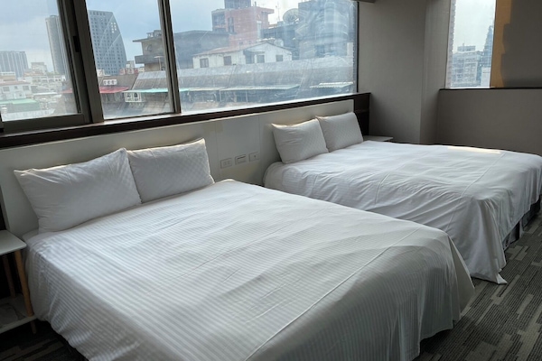 Habitación cuádruple Confort | Escritorio, espacio para trabajar con un portátil, wifi gratis