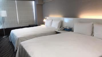 Deluxe Quadruple Room | Desk, laptop workspace, free WiFi
