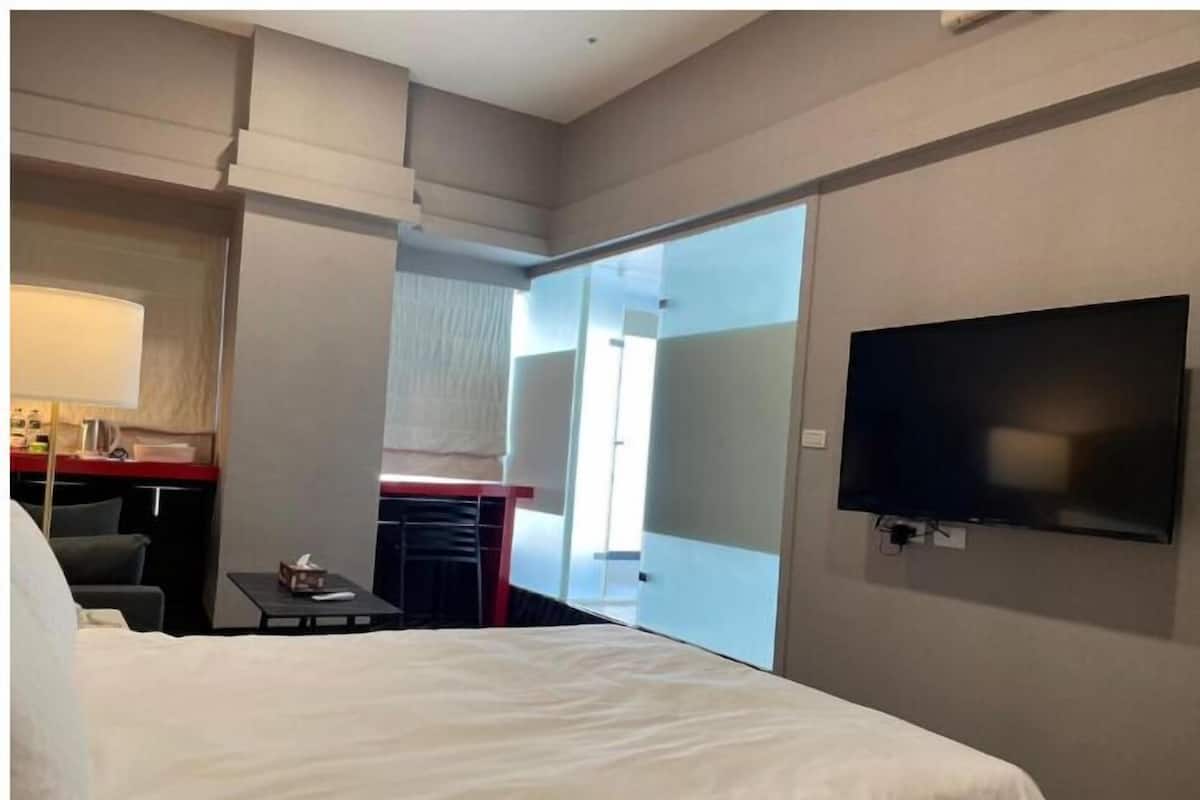 Desk, laptop workspace, free WiFi