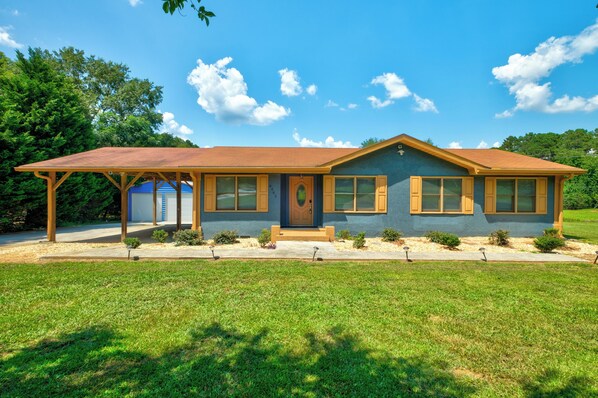 Exterior - Welcome Rivertown Manor & Est: A fully renovated 3BR/2BA modern estate on 2 private acres. Engineered for the traveling professional, this home features a gourmet kitchen, spa-inspired master suite, and an expansive outdoor patio with a fire pit. (Fairburn, GA)