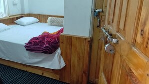 Deluxe Room, Mountain View - Fresh View Homestay (Sainj)