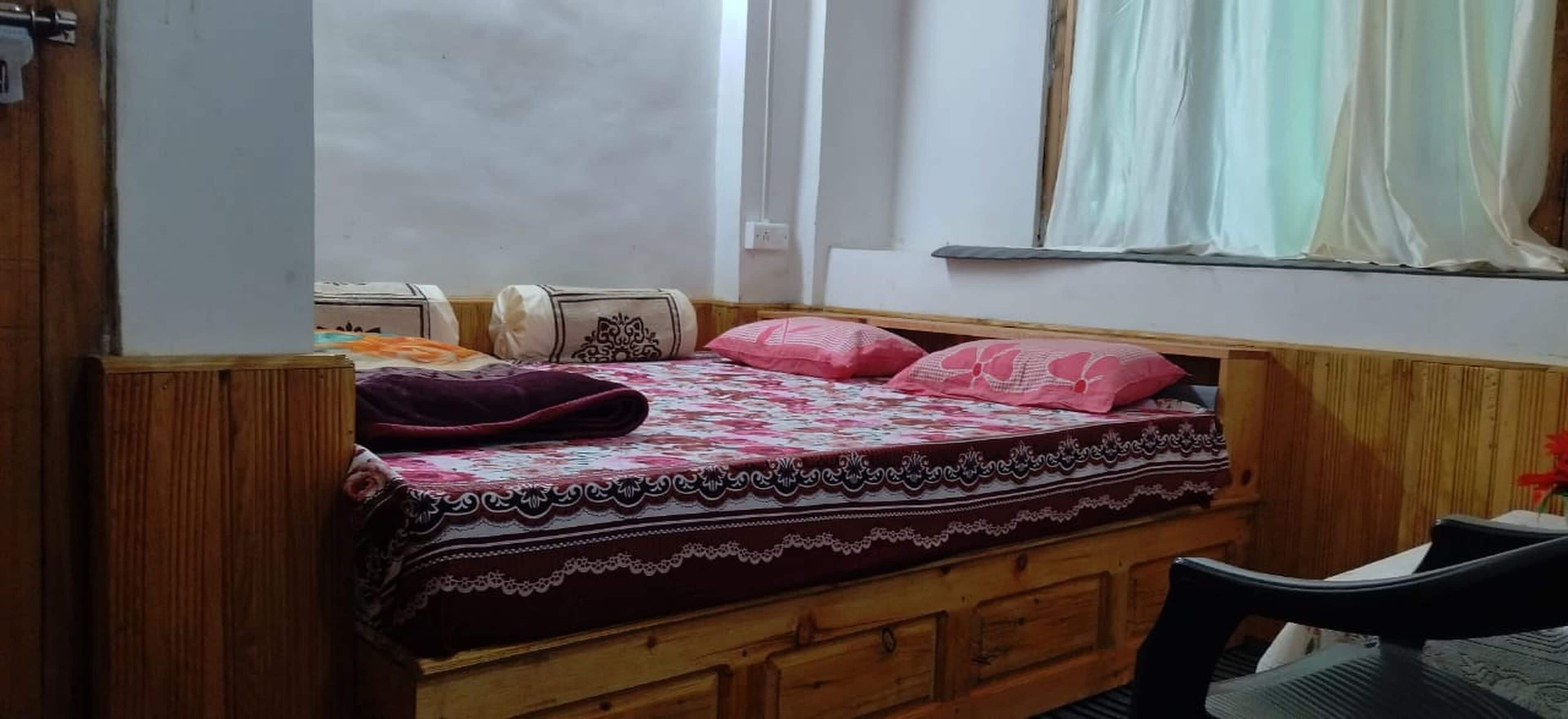 Kamar Deluks, pemandangan gunung | Seprai premium, bantalan ekstra lembut, kedap suara, dan Wi-Fi gratis