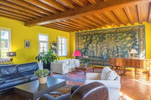Interior - Domaine de Bel Ebat offers a peaceful, green setting (1h from Paris) (Paucourt)