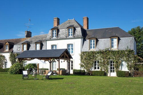 Domaine de Bel Ebat offers a peaceful, green setting (1h from Paris)
