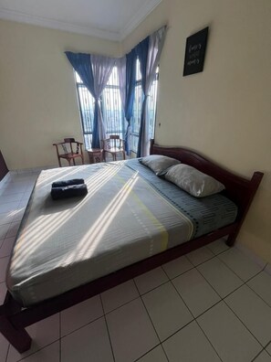 Apartment, Balcony, City View | 3 bedrooms, iron/ironing board, free WiFi