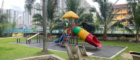 Tempat bermain anak - outdoor
