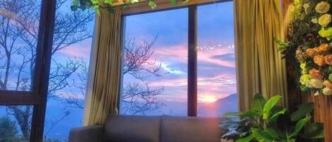 Quadrupla familiare, vista montagna | Area soggiorno