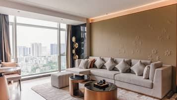 Executive Studio Suite | Down comforters, in-room safe, blackout drapes, free WiFi