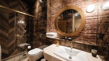 Deluxe Apartment, 1 Double Bed with Sofa bed, Kitchen | Bathroom | Shower, hair dryer, slippers, towels