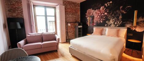 Klassiek appartement, 1 tweepersoonsbed, keuken | 1 slaapkamer, een laptopwerkplek, een strijkplank/strijkijzer