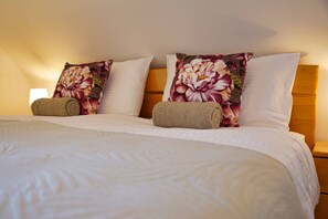 2 bedrooms, in-room safe, desk, iron/ironing board