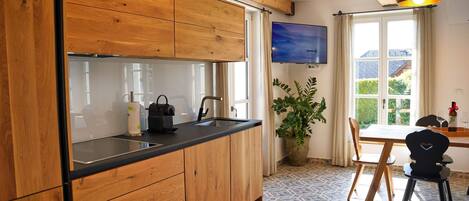 Fridge, microwave, stovetop, dishwasher