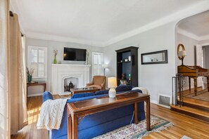 Televisión y oficina 