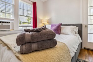 2 bedrooms, desk, iron/ironing board, travel cot