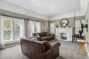 Televisión y oficina 