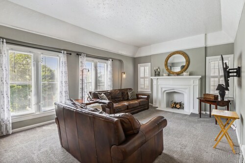 Near CLE Clinic, UH & Case Western