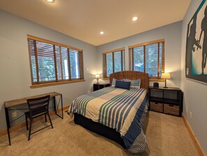 5 bedrooms, iron/ironing board, WiFi, bed sheets