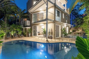 Et oppvarmet basseng