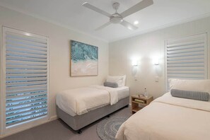 4 bedrooms, iron/ironing board, WiFi, bed sheets